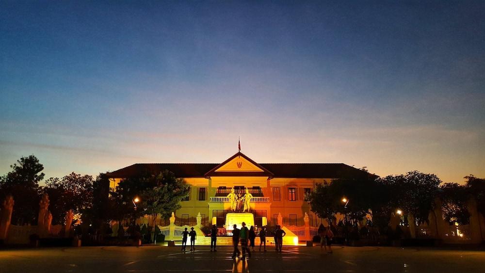Safe House Court Hotel Chiang Mai Buitenkant foto