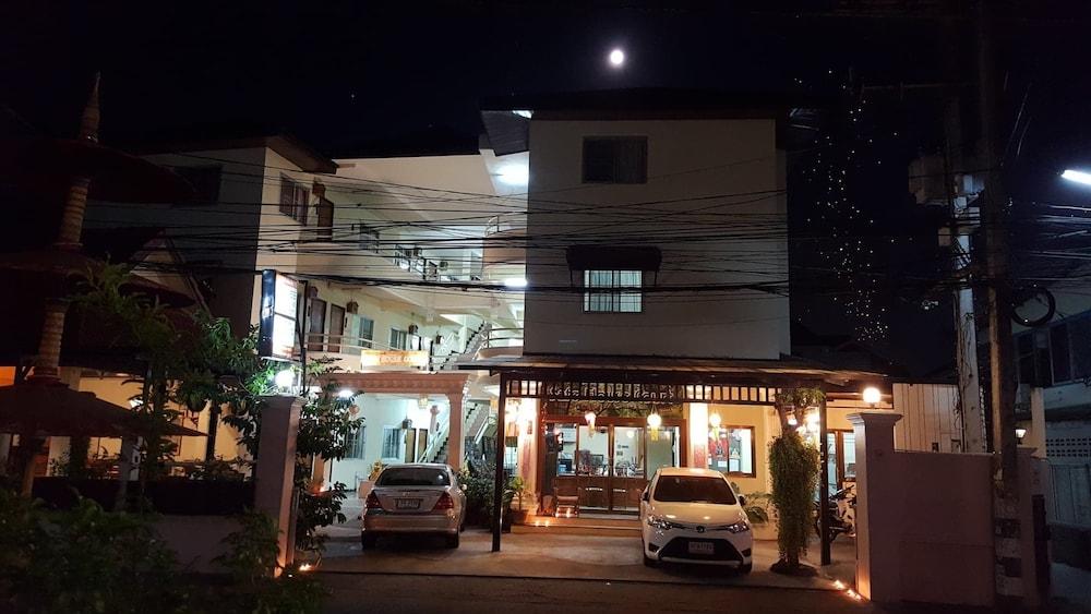 Safe House Court Hotel Chiang Mai Buitenkant foto