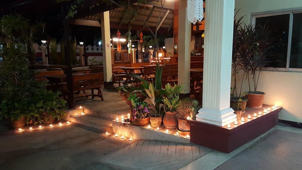 Safe House Court Hotel Chiang Mai Buitenkant foto