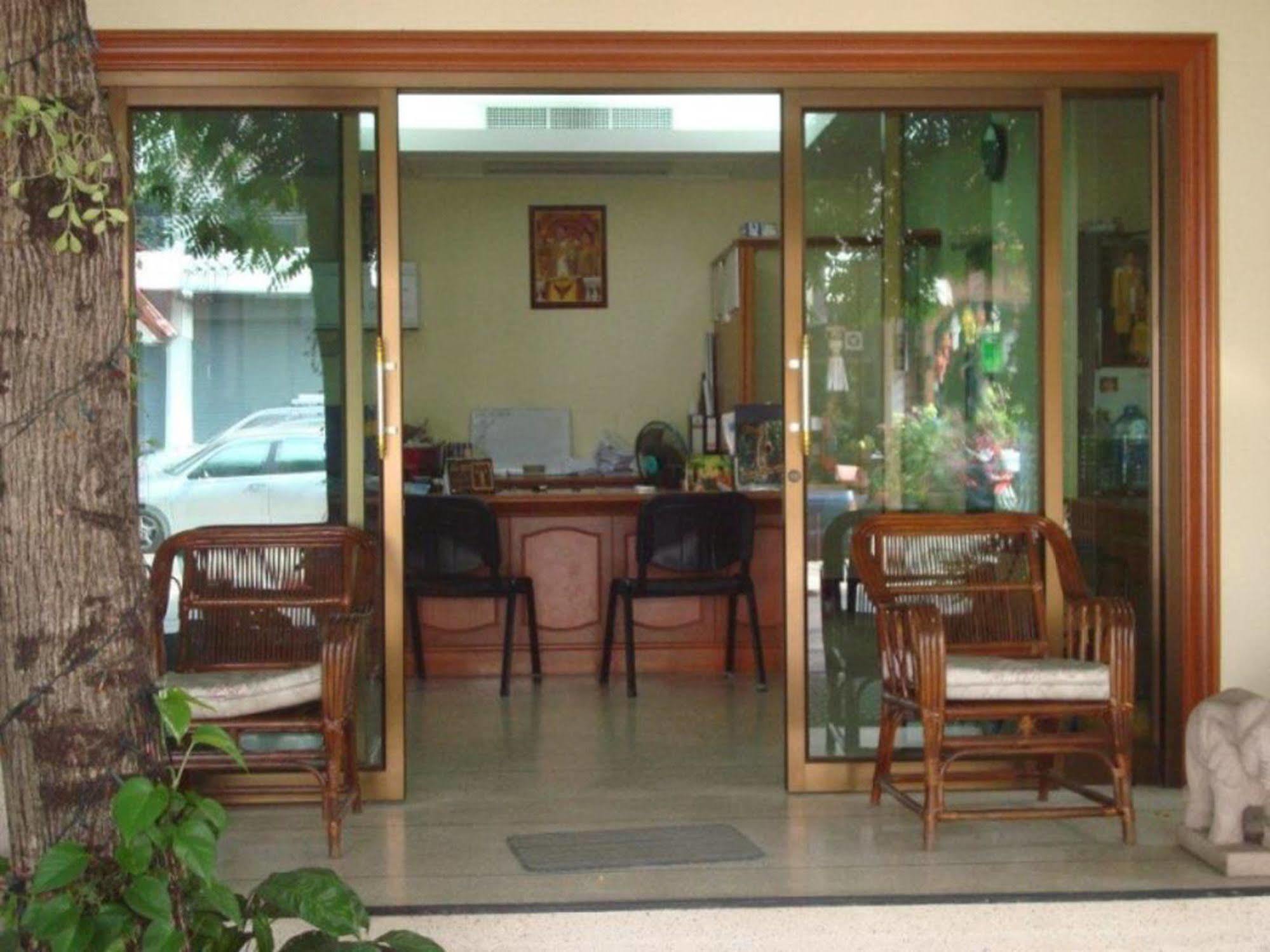 Safe House Court Hotel Chiang Mai Buitenkant foto