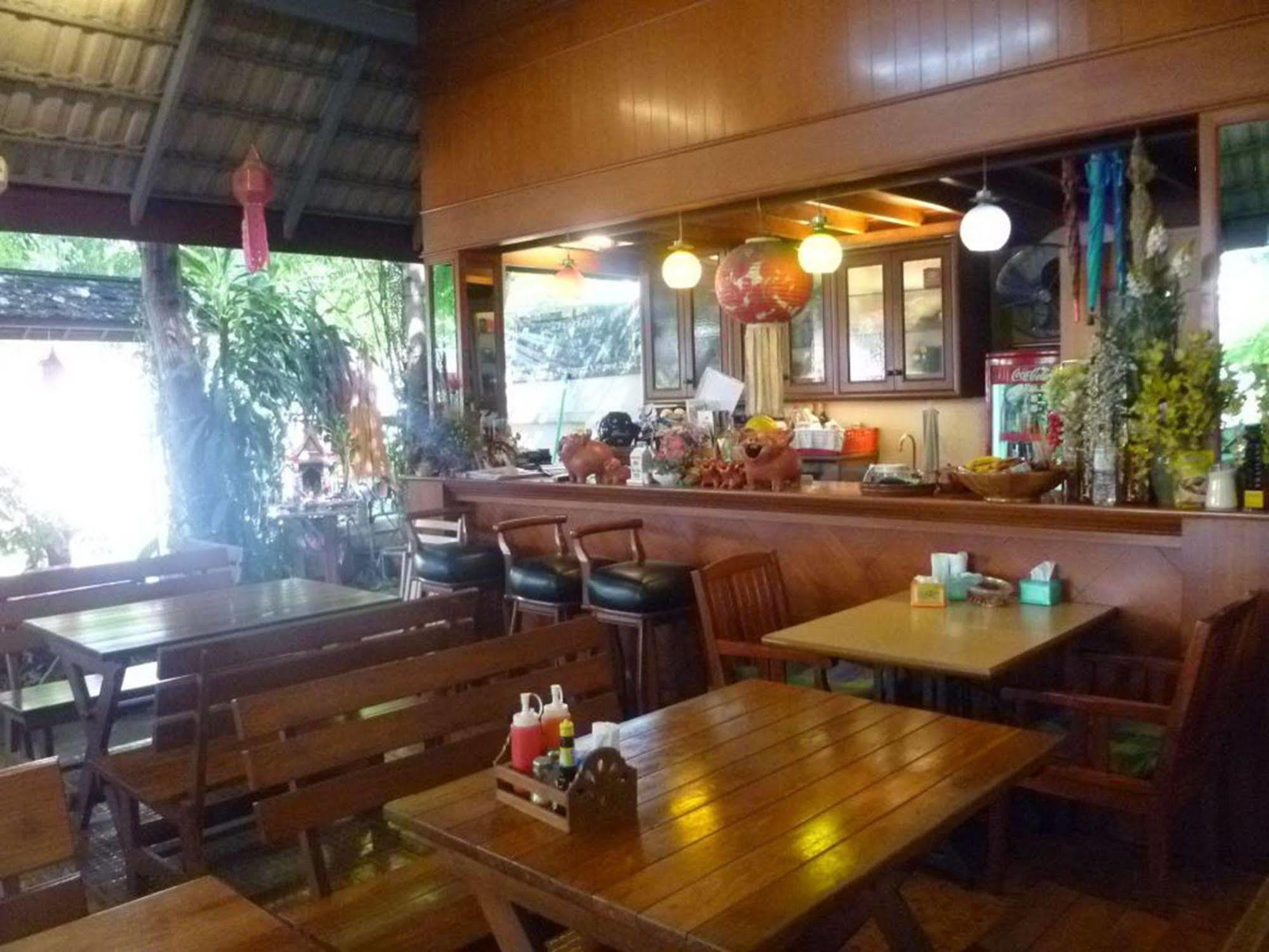 Safe House Court Hotel Chiang Mai Buitenkant foto