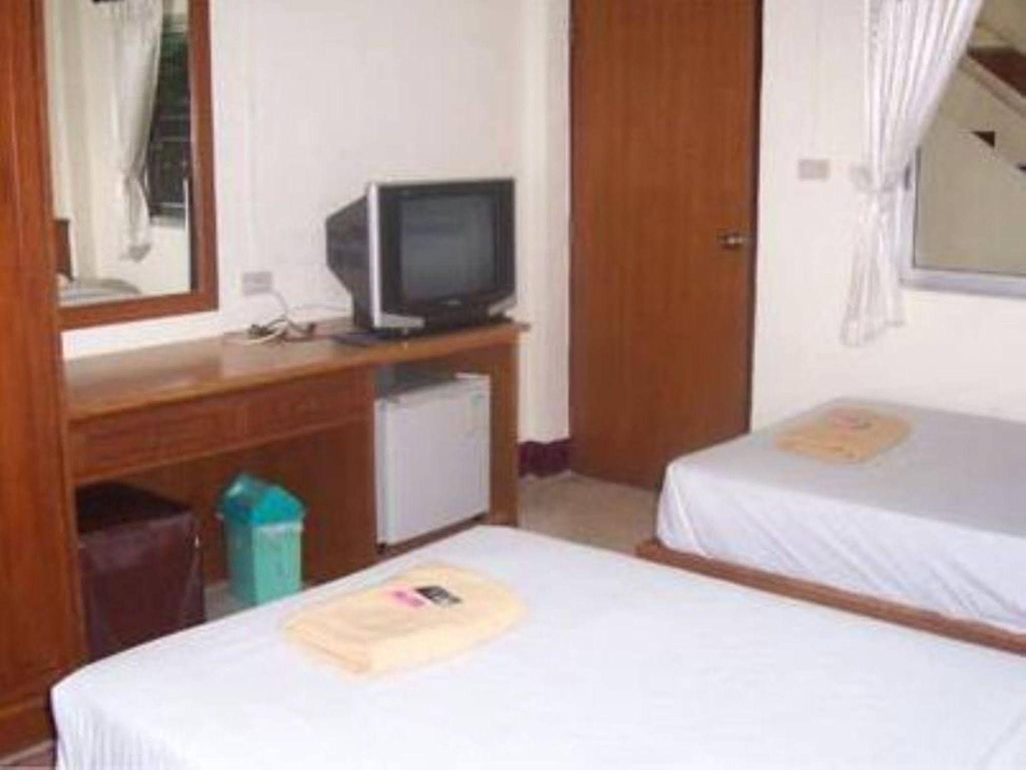 Safe House Court Hotel Chiang Mai Buitenkant foto